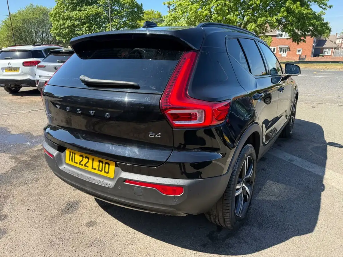 2022-volvo-xc40-20-b4-r-design-awd-big-10