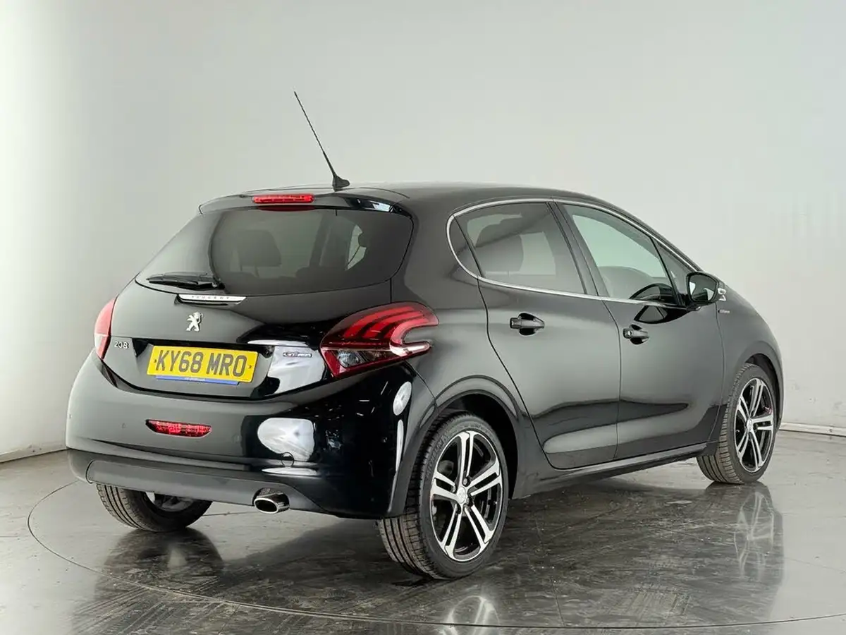 2018-peugeot-208-12-puretech-gt-line-eat6-big-4