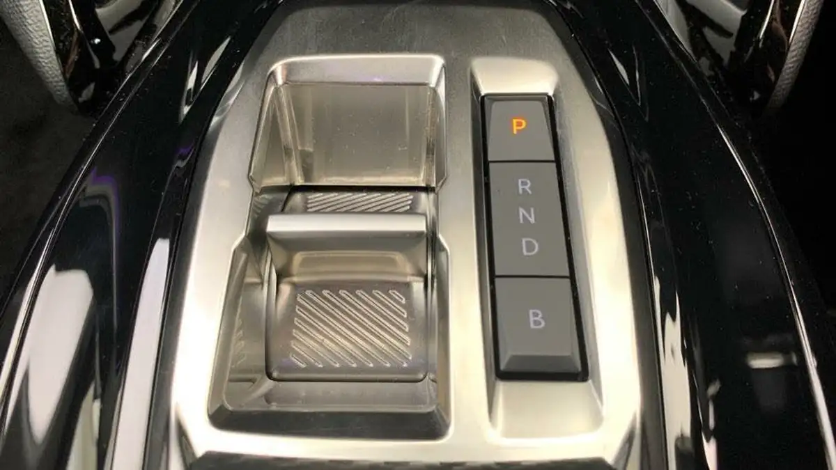 2024-peugeot-2008-suv-e-gt-136ps-50kwh-big-32
