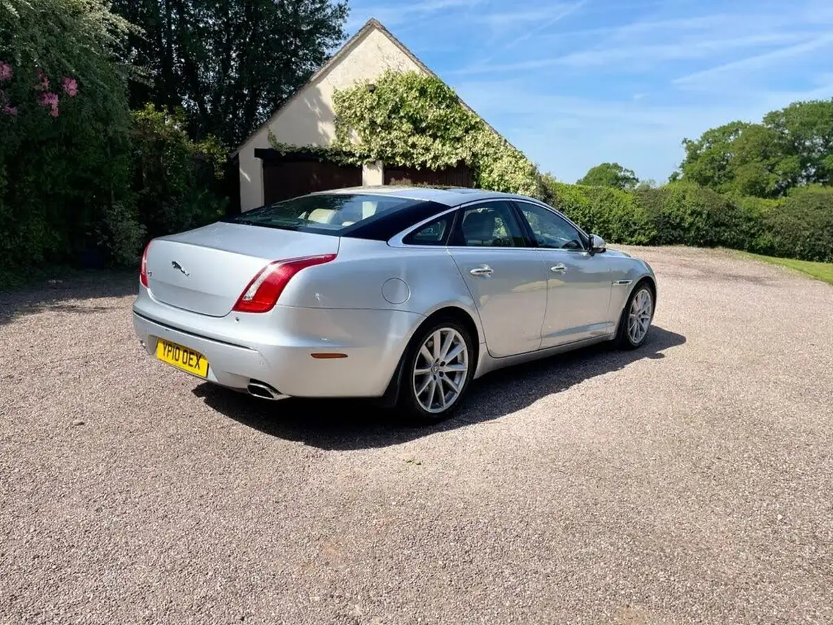 2010-jaguar-xj-series-30td-xj-luxury-big-6