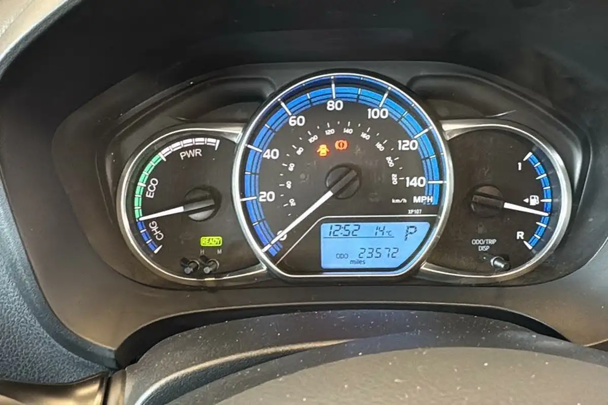 2014-toyota-yaris-15-vvt-i-excel-hybrid-big-18