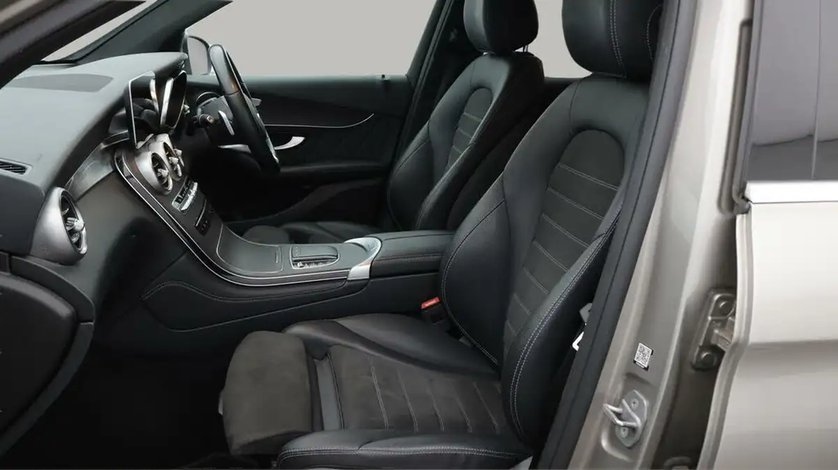 2021-mercedes-benz-glc-class-20d-glc220d-amg-line-station-wagon-5d-1950cc-4matic-plus-big-14