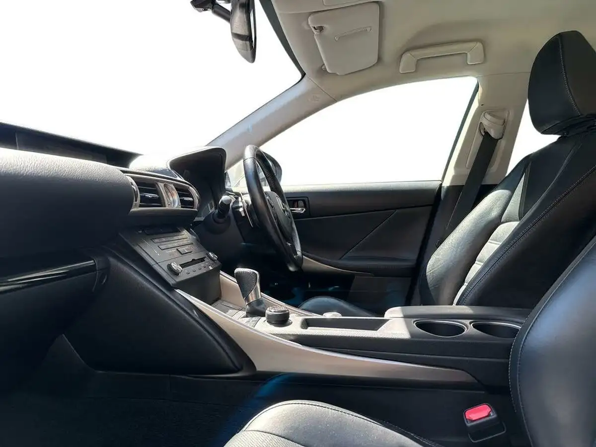 2015-lexus-is-300h-25-executive-edition-big-15