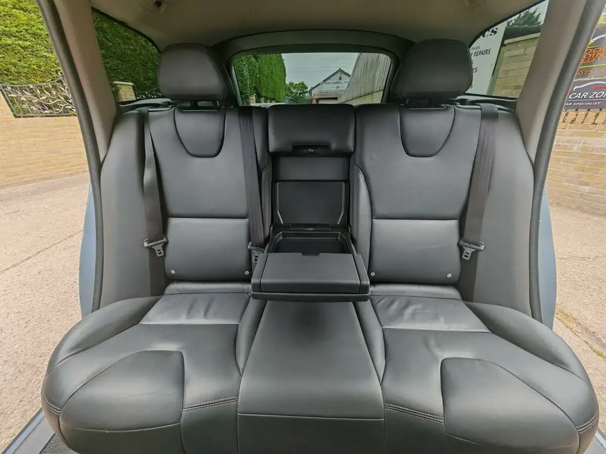 2016-volvo-xc60-20td-d4-se-lux-nav-big-28