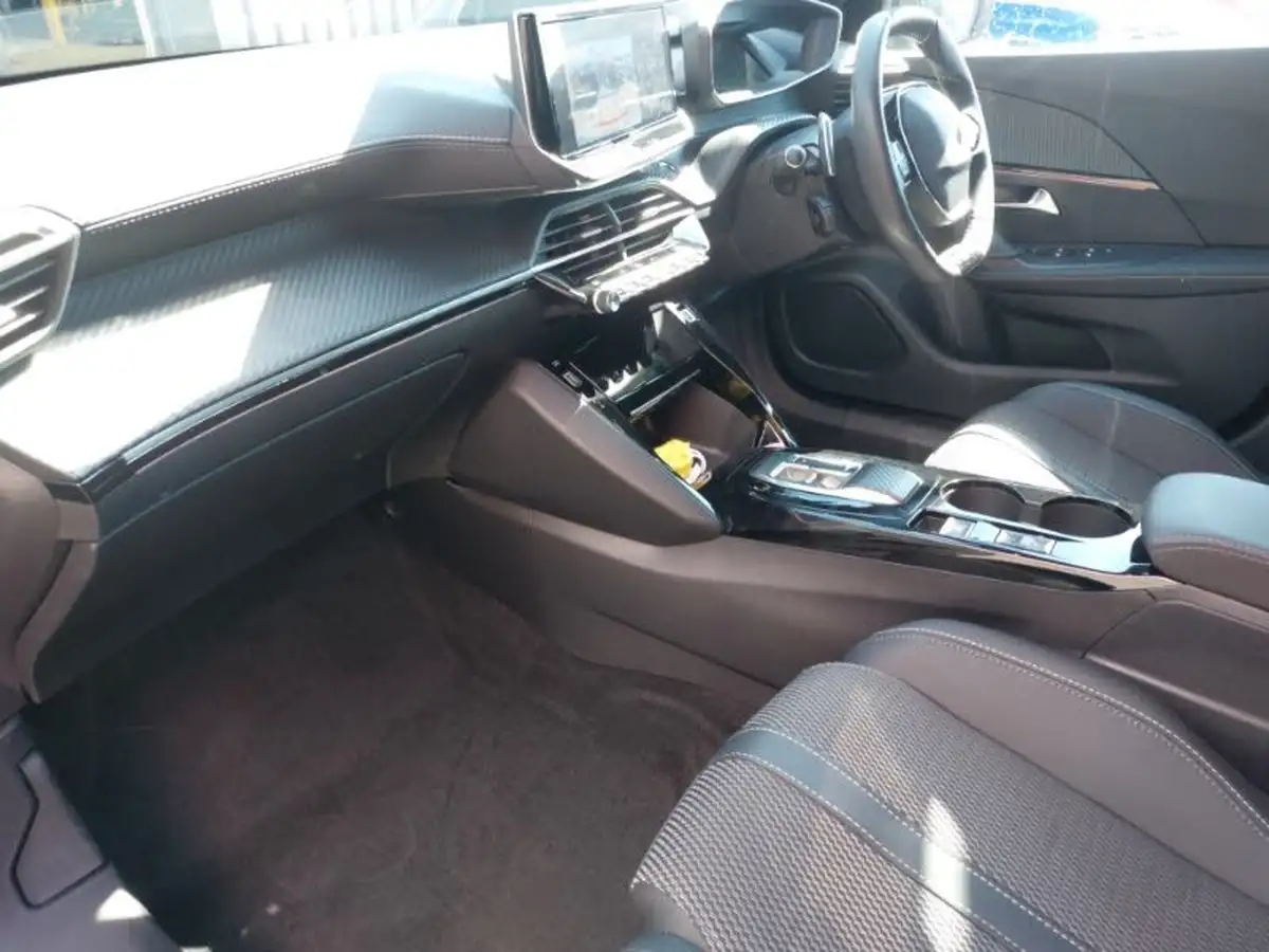 2024-peugeot-2008-suv-12-puretech-gt-130ps-eat8-big-4