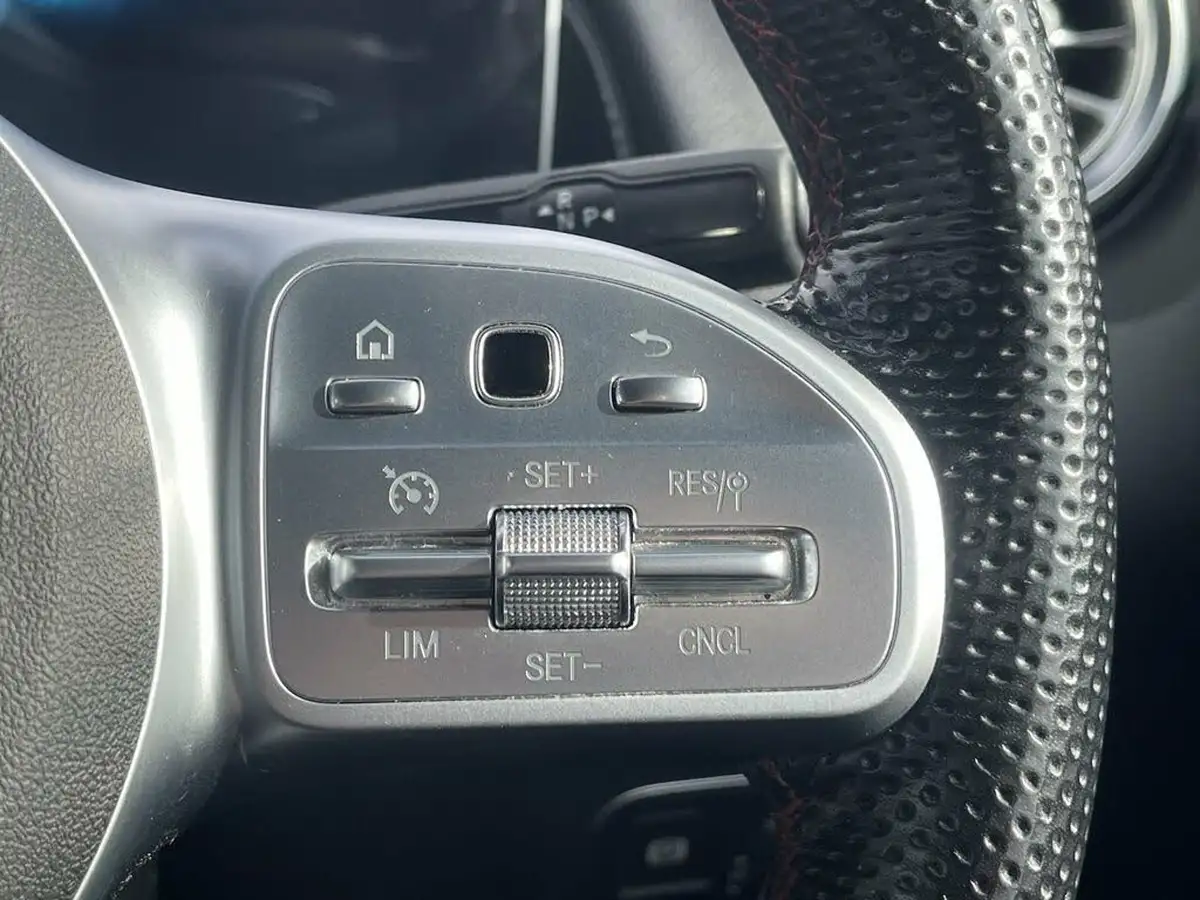 2020-mercedes-benz-glb-class-20d-glb220d-amg-line-premium-5-big-24