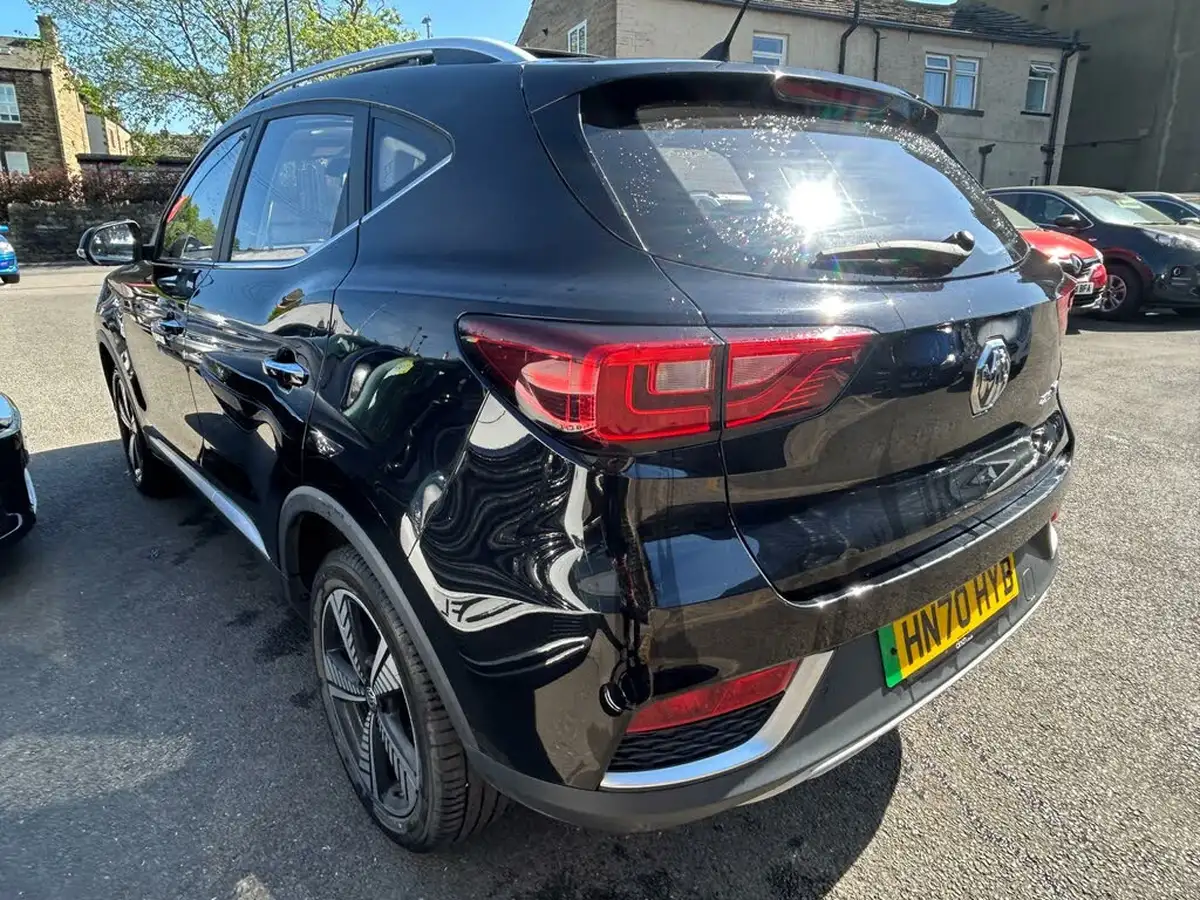 2020-mg-zs-suv-e-exclusive-ev-big-4