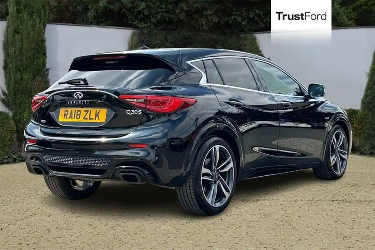 2018-infiniti-q30-20-sport-intouch-awd-auto-big-3