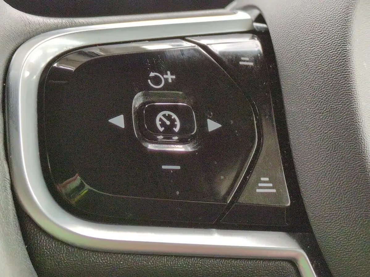 2020-volvo-xc60-20-t8-r-design-pro-big-25