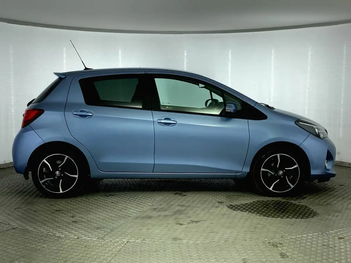 2016-toyota-yaris-133-design-tss-cvt-big-7