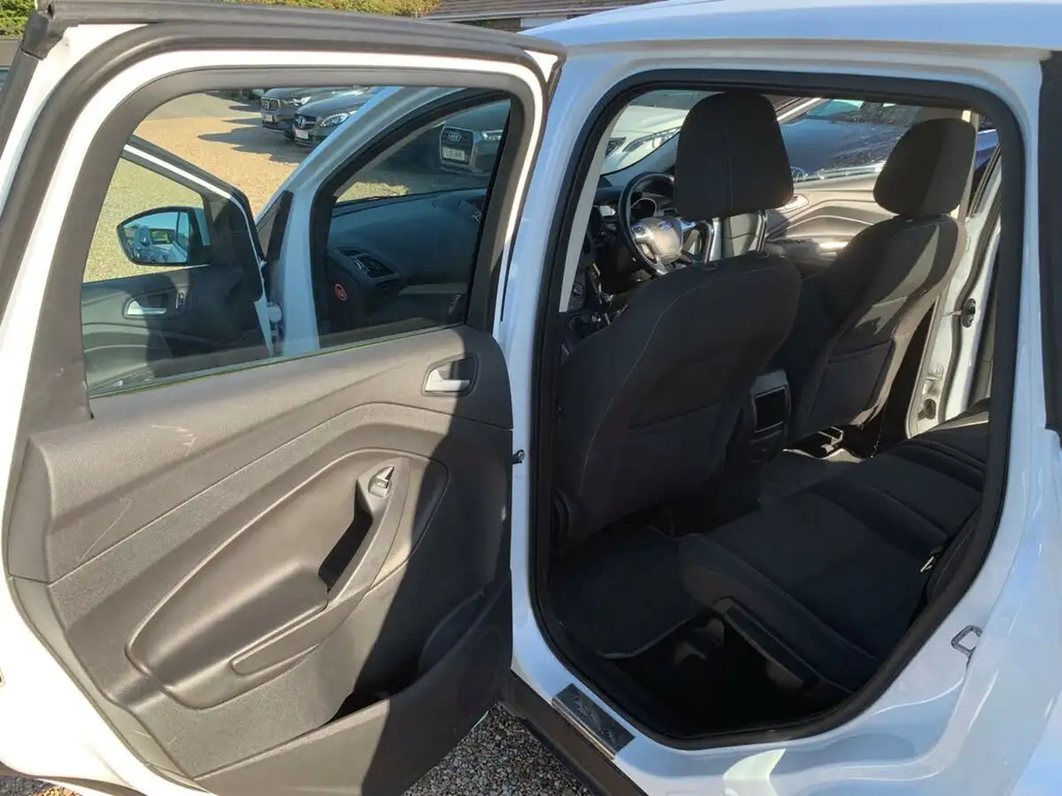 2015-ford-kuga-15t-zetec-150ps-big-30
