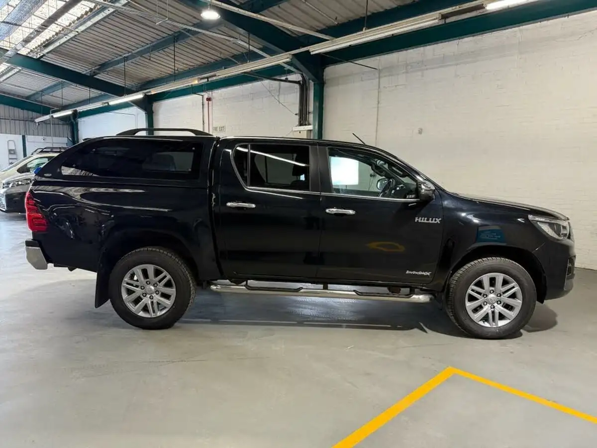 2018-toyota-hi-lux-24d-4d-invincible-at35-32t-auto-big-16