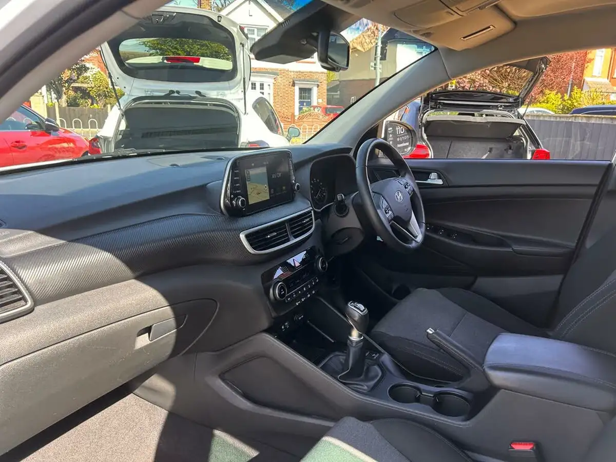 2018-hyundai-tucson-16-gdi-se-nav-big-14