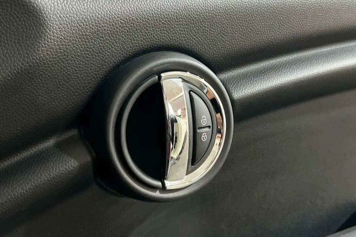 2018-mini-cooper-15-cooper-series-ii-ss-convertible-2d-big-39