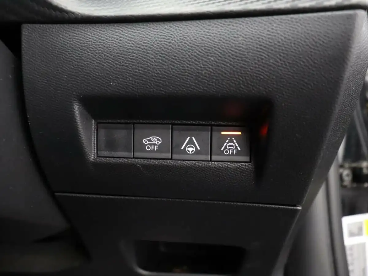 2021-peugeot-2008-suv-e-gt-premium-50kwh-big-33