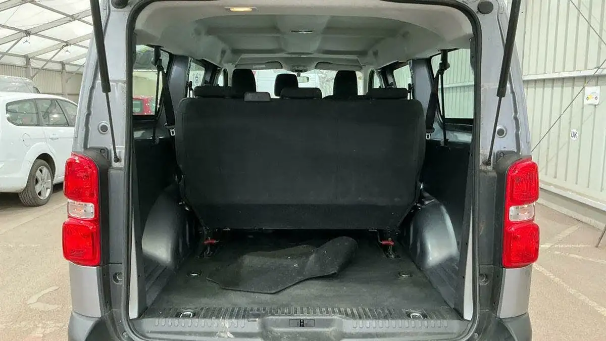 2022-vauxhall-vivaro-life-e-combi-l-9-seat-big-35