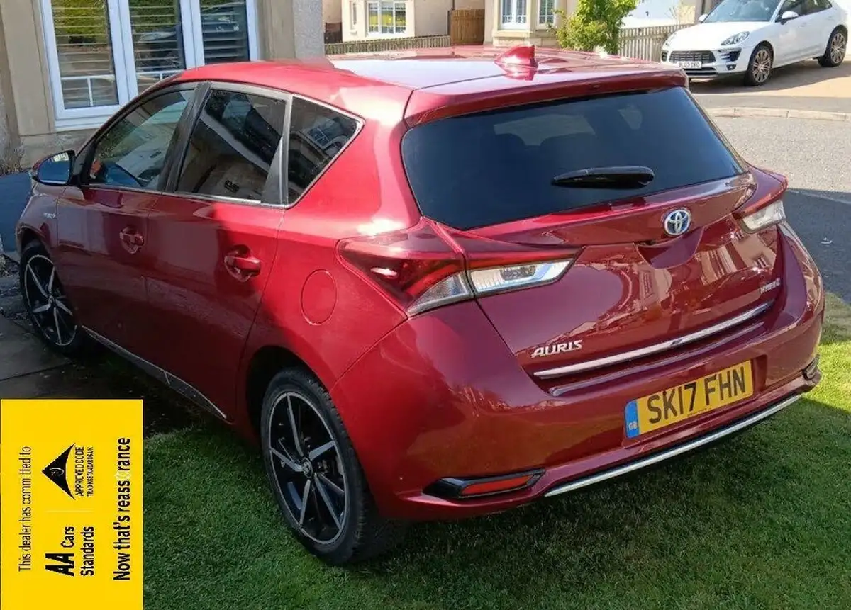 2017-toyota-auris-18-vvt-i-hsd-design-tss-hatchback-big-2
