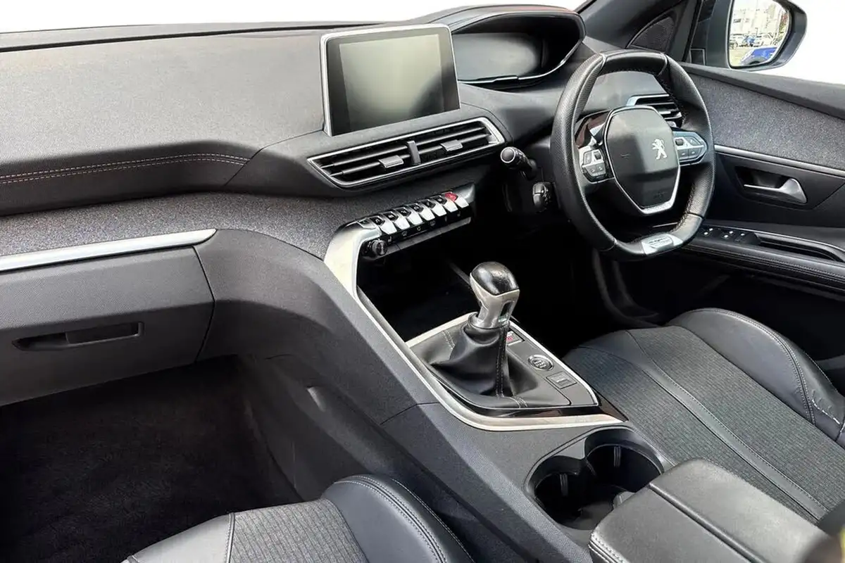 2019-peugeot-3008-suv-12-puretech-gt-line-premium-big-7