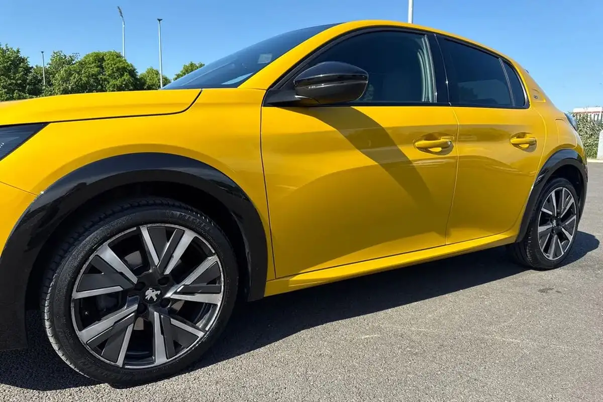2021-peugeot-208-12-puretech-gt-100bhp-big-27