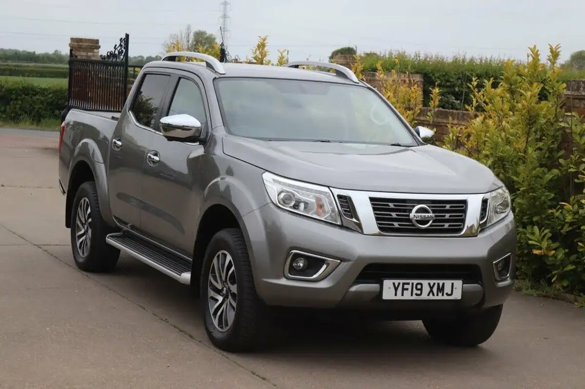 2019-nissan-navara-23dci-tekna-auto-big-9