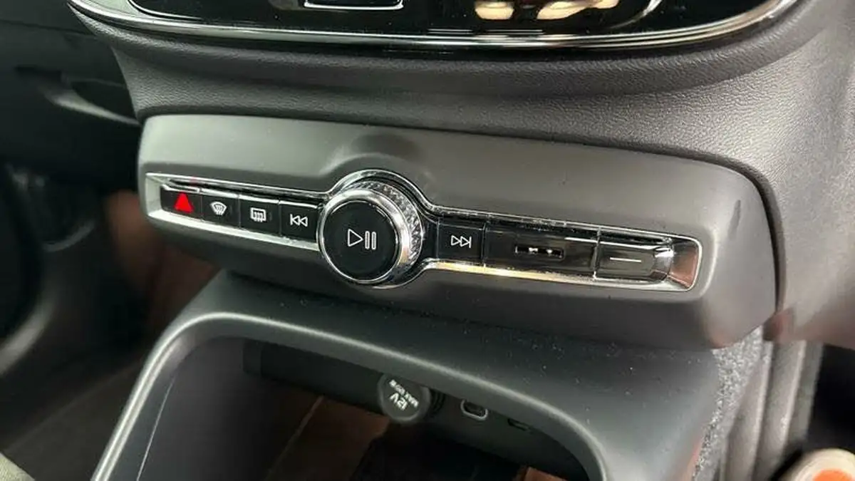 2022-volvo-xc40-20-b4-plus-awd-big-24