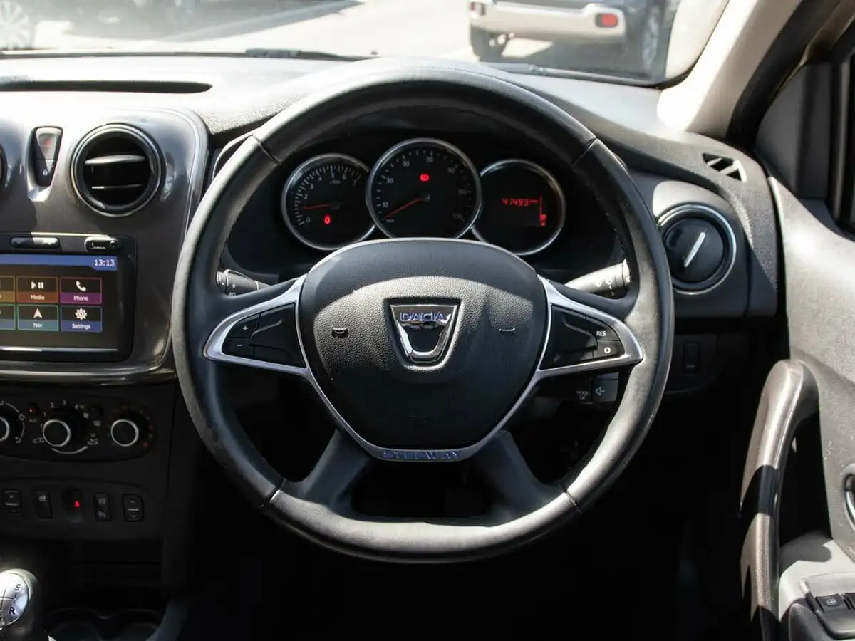 2020-dacia-logan-mcv-stepway-09-tce-comfort-big-20
