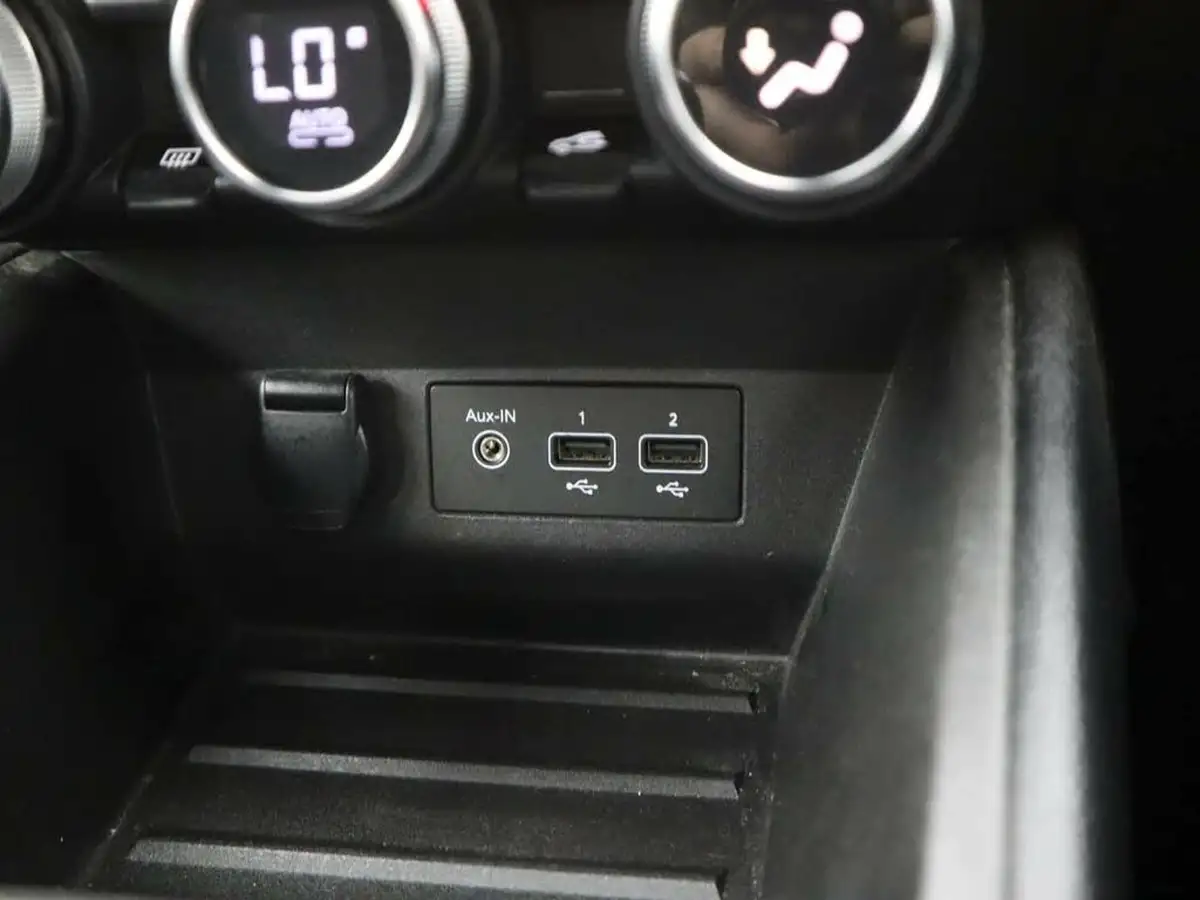 2022-renault-clio-10-tce-iconic-edition-big-27