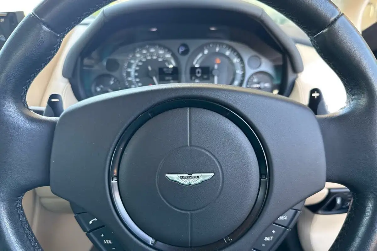 2016-aston-martin-db9-59-gt-volante-big-10