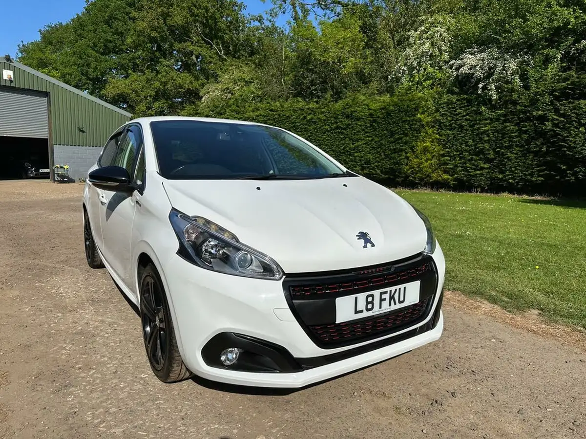 2017-peugeot-208-12-puretech-gt-line-5d-eat6-big-9