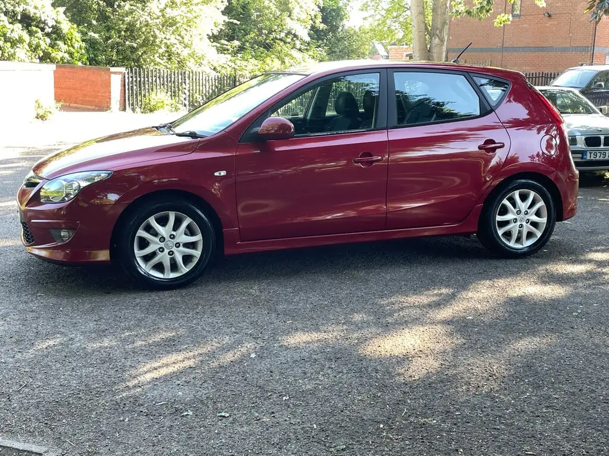 2011-hyundai-i30-14-comfort-109ps-isg-hatchback-big-5
