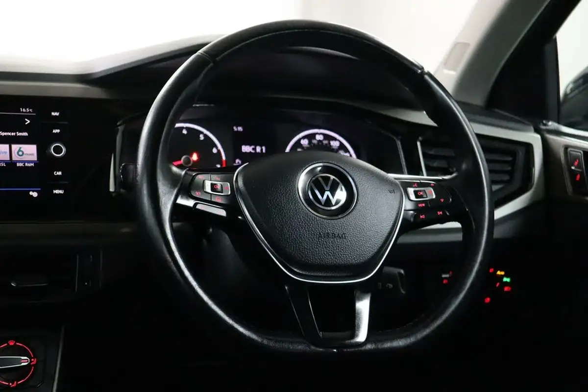 2021-volkswagen-polo-10-match-big-37