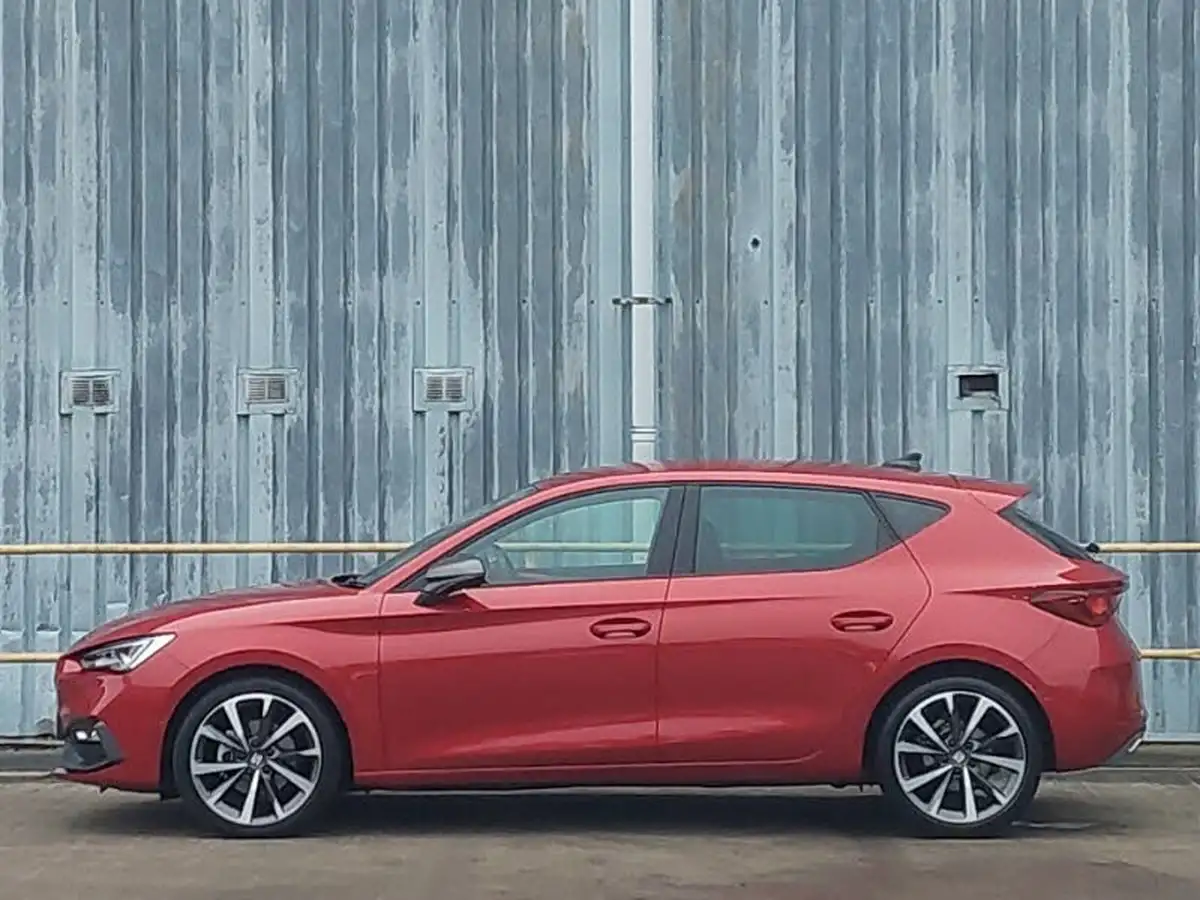 2021-seat-leon-10-etsi-evo-fr-sport-hatchback-big-3
