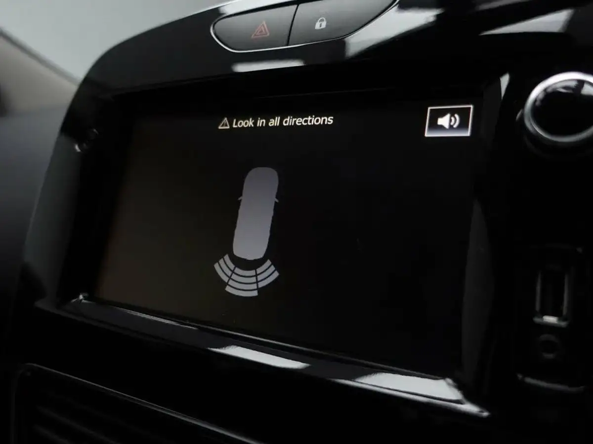 2019-renault-clio-09-tce-iconic-90ps-big-13