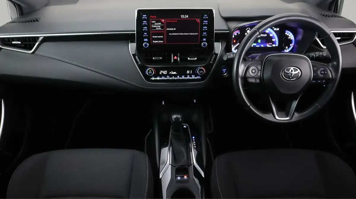 2022-toyota-corolla-18-vvt-i-icon-120bhp-trk-hatchback-5d-big-11