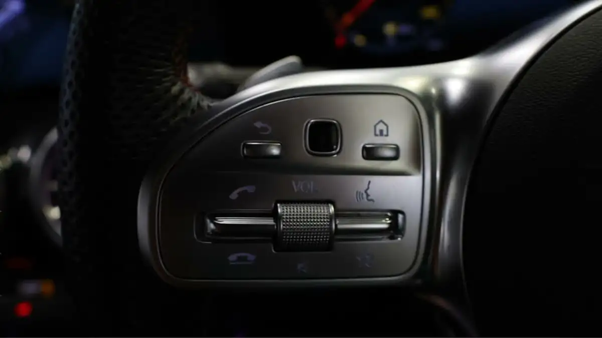 2023-mercedes-benz-glb-class-13-glb200-amg-line-premium-big-24
