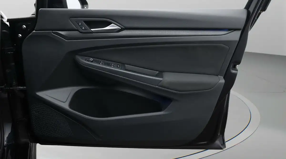 2021-volkswagen-golf-20tdi-gtd-big-15