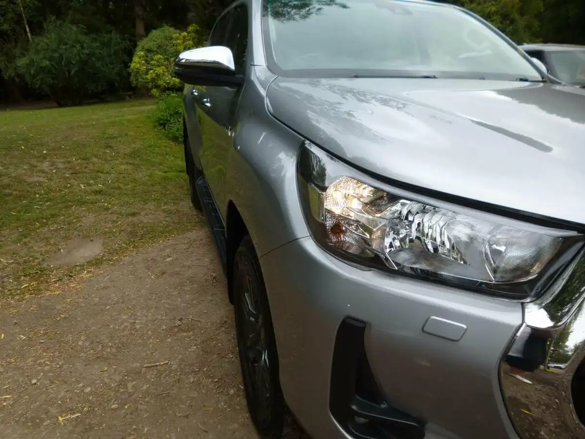 2021-toyota-hi-lux-24d-4d-icon-150hpeu6dt-e-auto-big-12