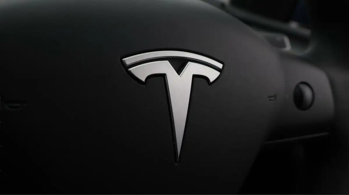 2022-tesla-model-y-e-long-range-big-24