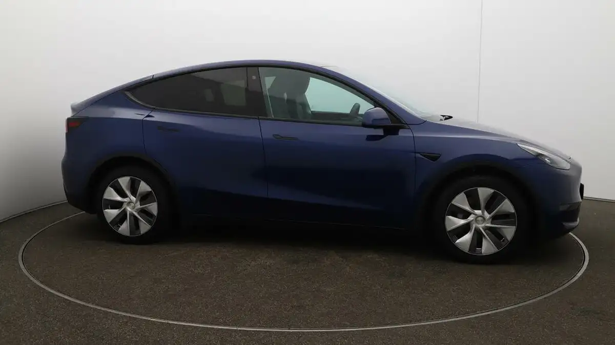 2022-tesla-model-y-e-long-range-big-48