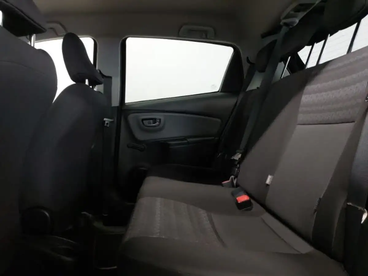 2016-toyota-yaris-133-icon-vvt-i-5d-big-5