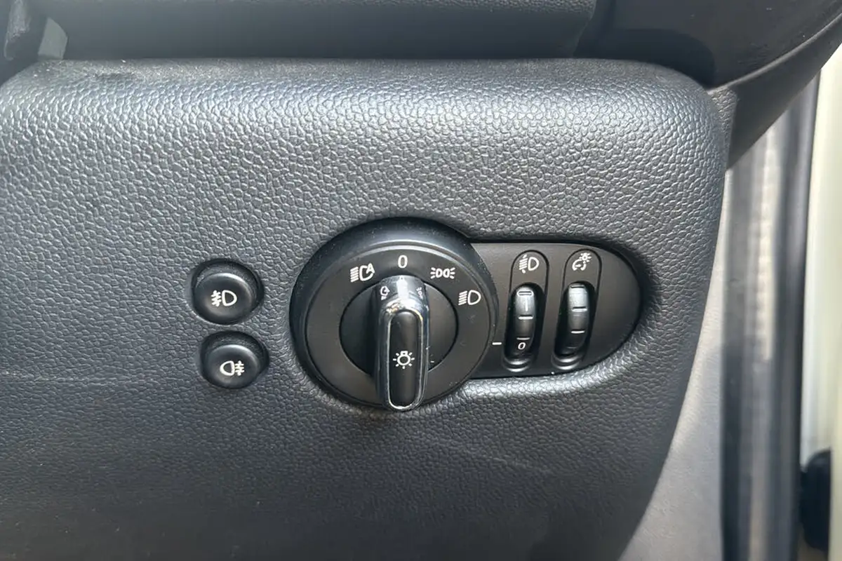 2019-mini-cooper-15-cooper-classic-hatchback-5d-big-29