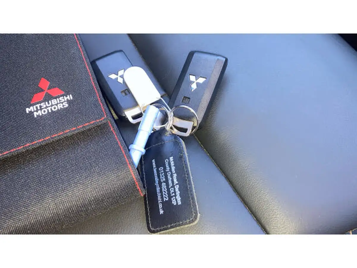 2020-mitsubishi-eclipse-cross-15-black-big-19
