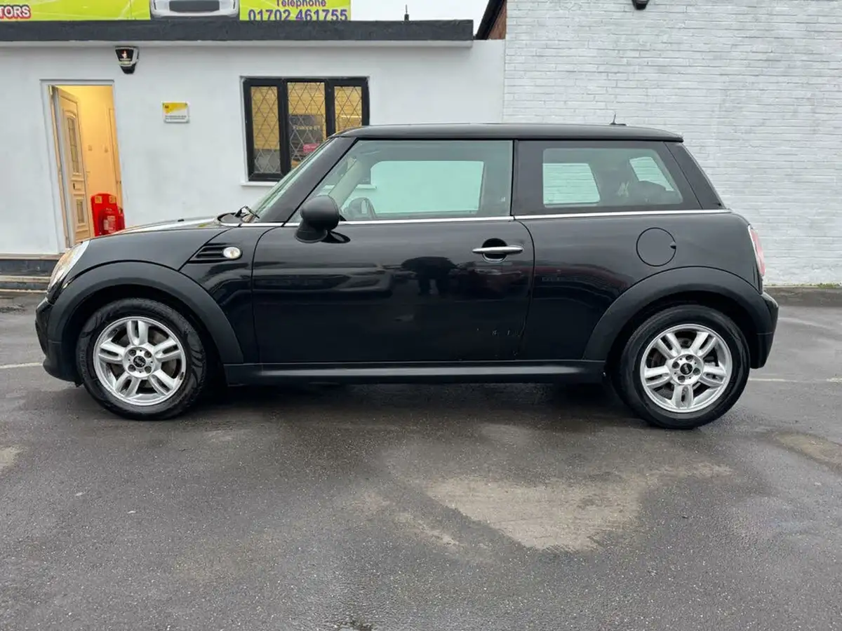 2011-mini-cooper-16-one-98bhp-hatchback-3d-big-7