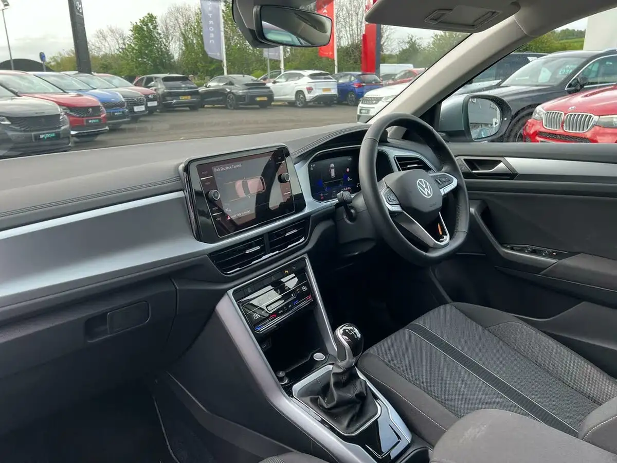 2025-volkswagen-t-roc-15-tsi-match-big-9