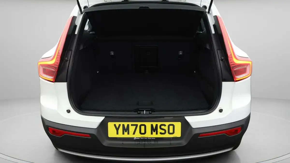 2020-volvo-xc40-20td-d3-momentum-geartronic-big-16
