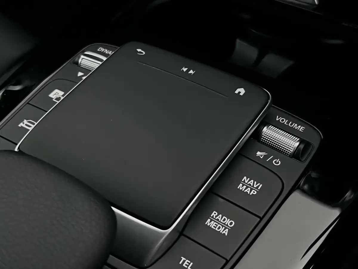 2021-mercedes-benz-cla-13-cla-200-amg-line-coupe-4d-big-24