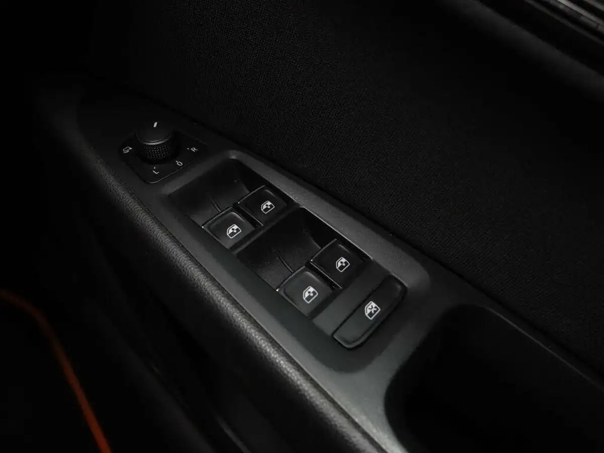 2018-seat-leon-18-tsi-fr-technology-estate-5d-dsg-big-30