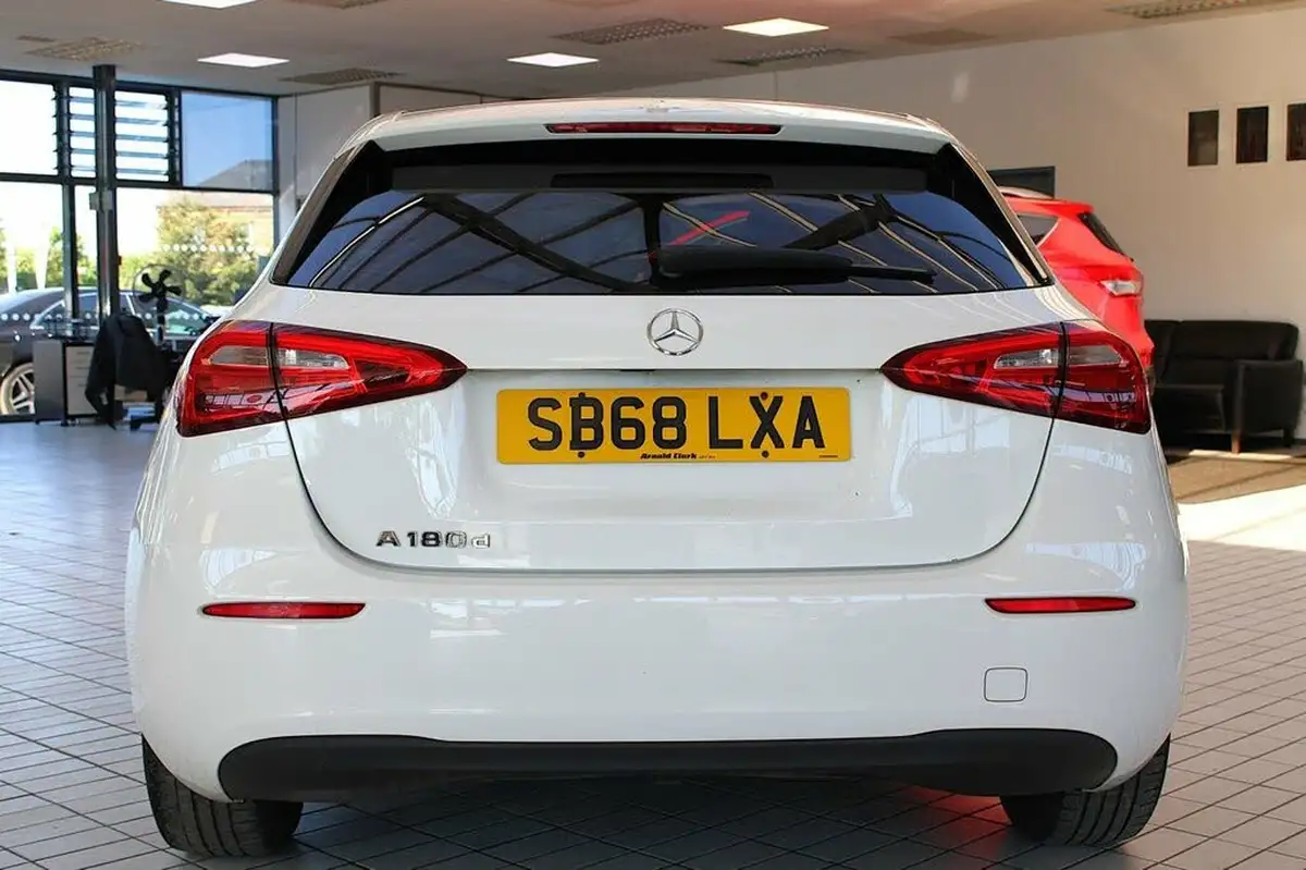 2018-mercedes-benz-a-class-15d-a180d-se-116ps-ss-7g-dct-big-14