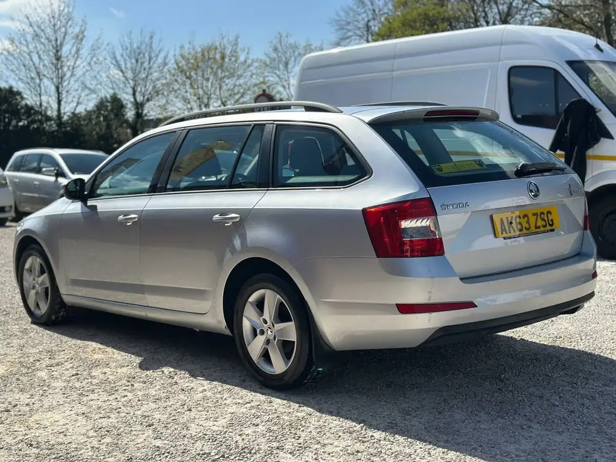 2014-skoda-octavia-16tdi-se-estate-big-4
