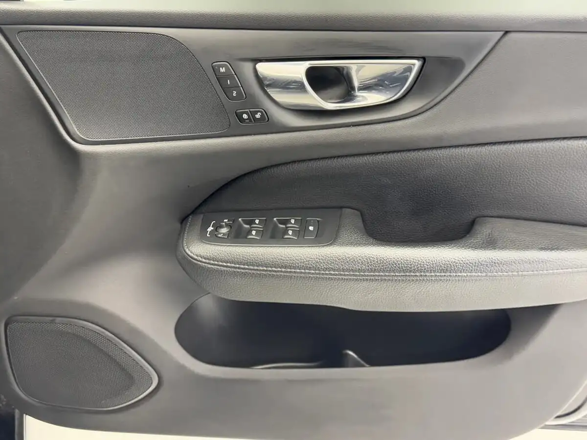 2020-volvo-v60-20td-d4-momentum-plus-geartronic-big-25